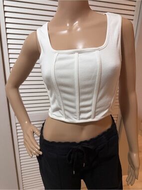 Sincerely Jules White Cropped Corset Style Top . Size Medium.
